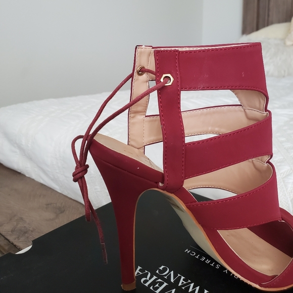 Heels - Picture 2 of 3